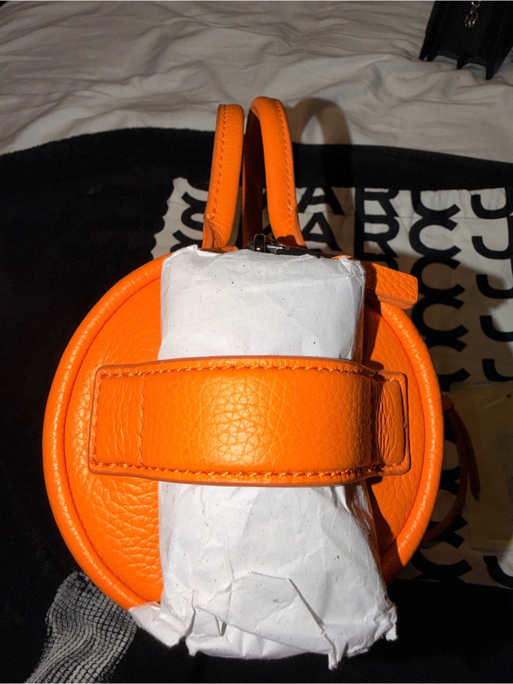 Marc Jacobs The Duffle Small Leather Crossbody Bag in Bright Orange - Picture 4 of 11